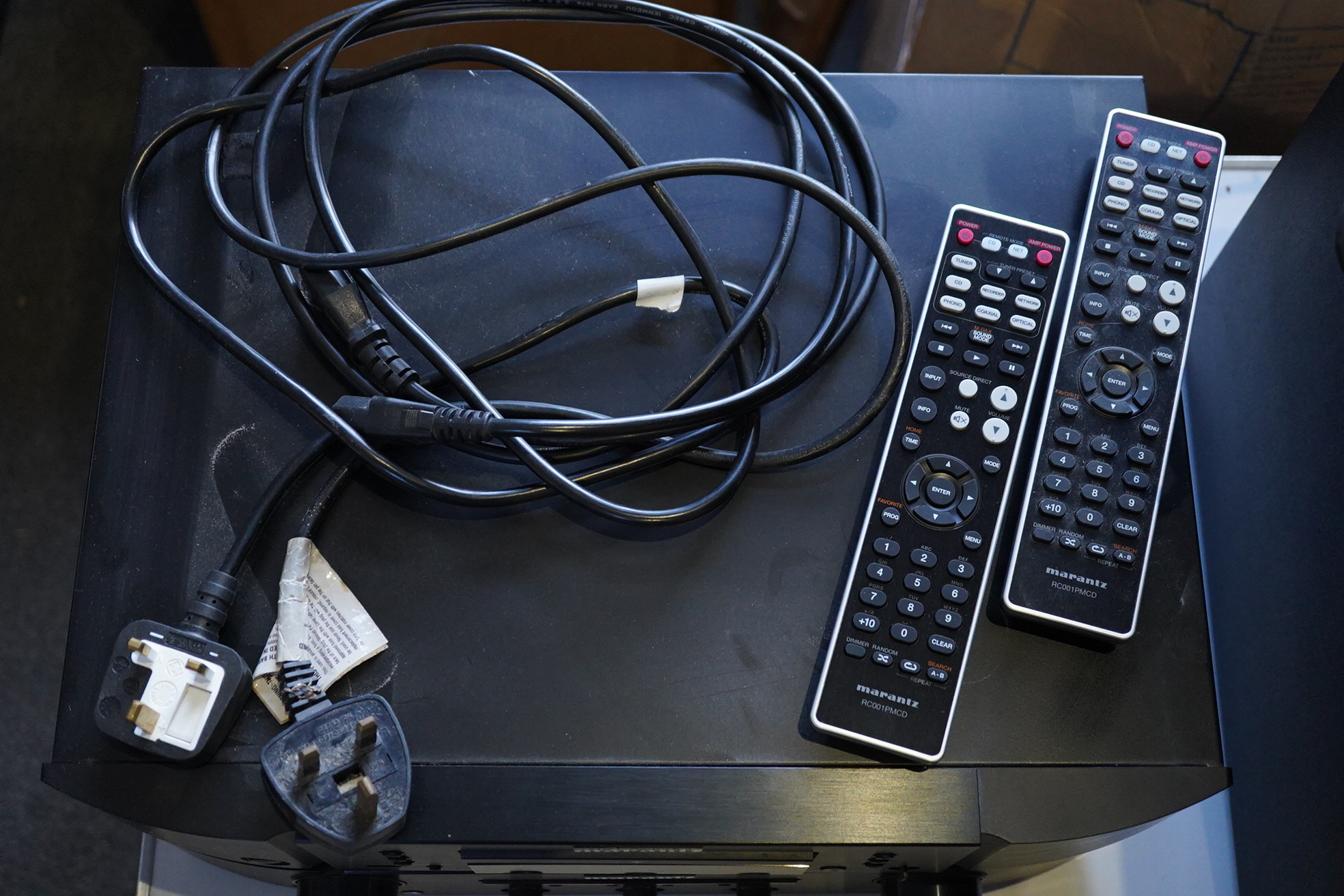 A Marantz HiFi integrated amplifier PM6005, together with a CD player CD6005, plus two remote controls and power leads